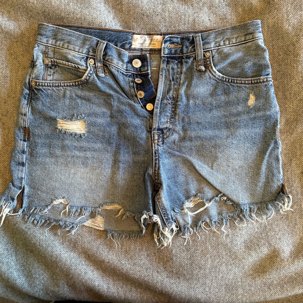 Free People Makai Faded Medium Wash Distressed High Rise Cutoff Short | Size 27